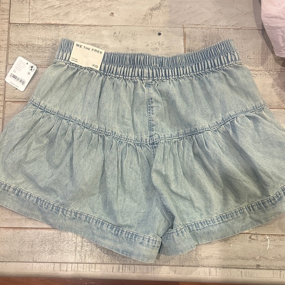 We The Free Fleur Denim Shorts Belle Blue sold out online NWT - Picture 4 of 9